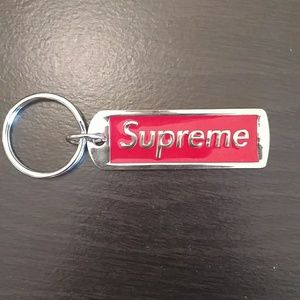 supreme box logo keychain